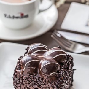 Siyah Profiterollü Mono